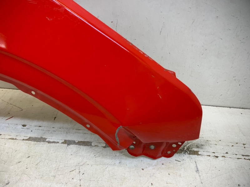 Крыло переднее правое