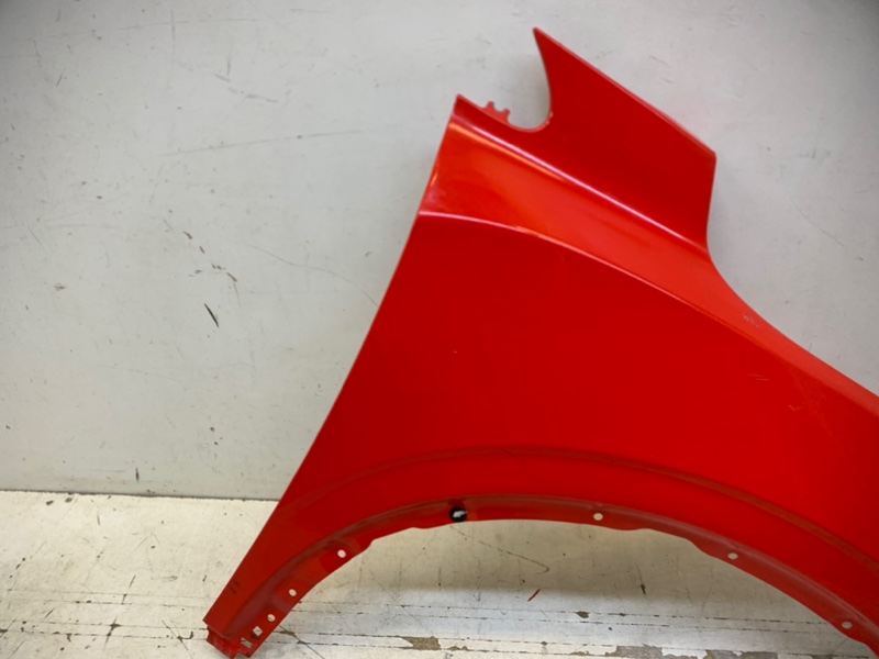 Крыло переднее правое