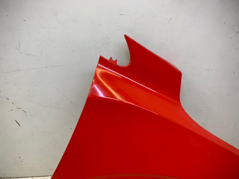 Крыло переднее правое