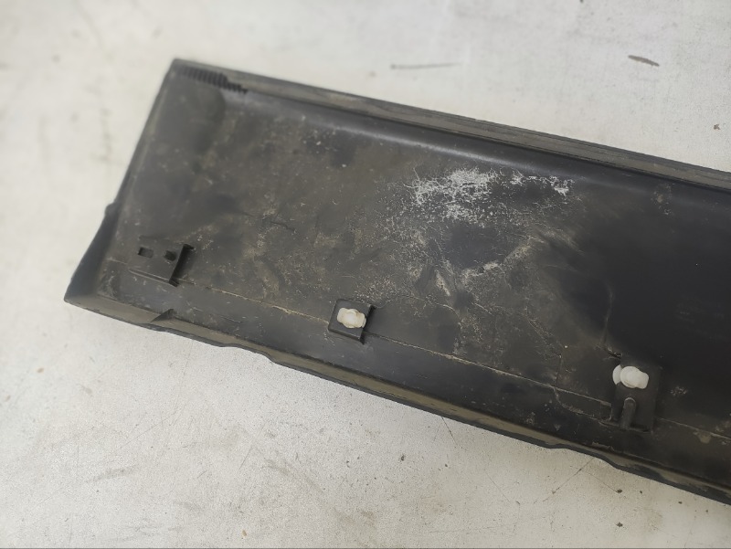 Накладка двери задней правой