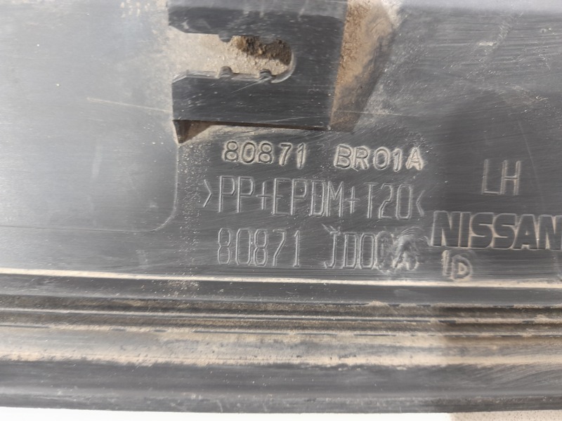 Накладка двери передней левой