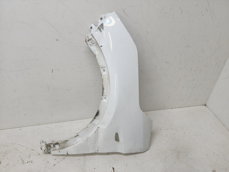 Крыло переднее левое