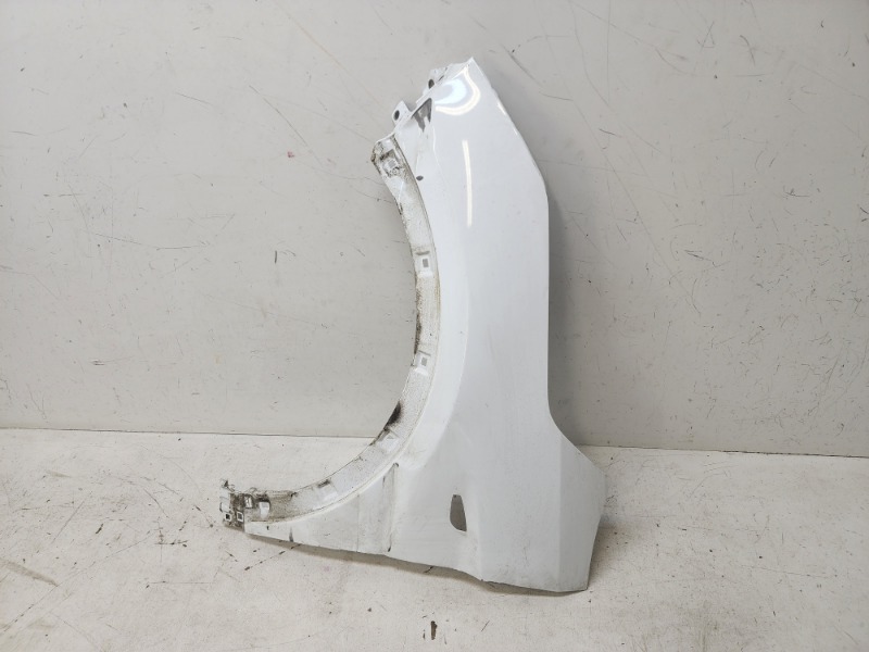 Крыло переднее левое