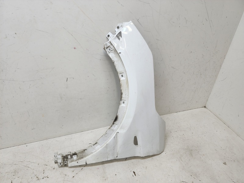 Крыло переднее левое