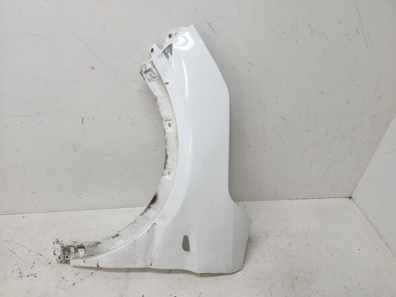 Крыло переднее левое