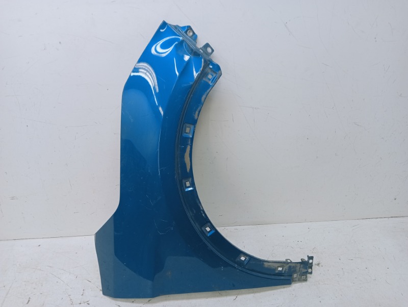 Крыло переднее правое