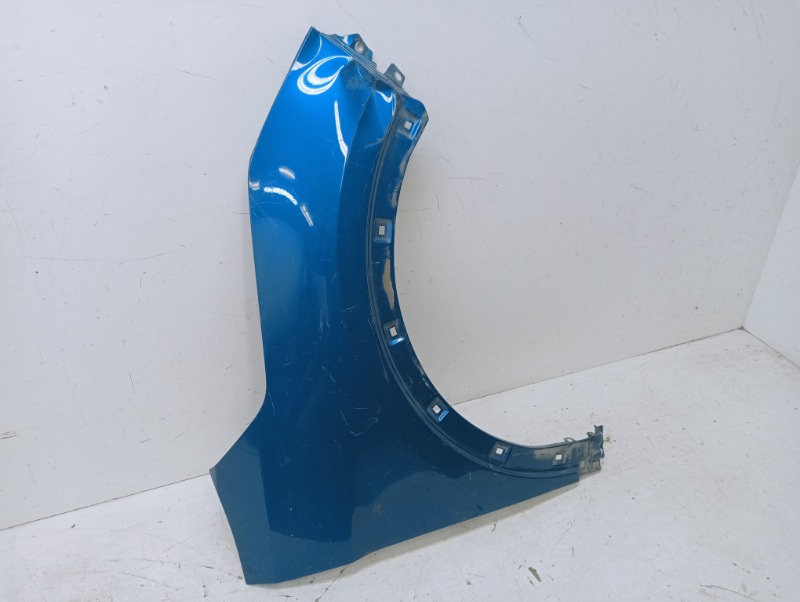 Крыло переднее правое