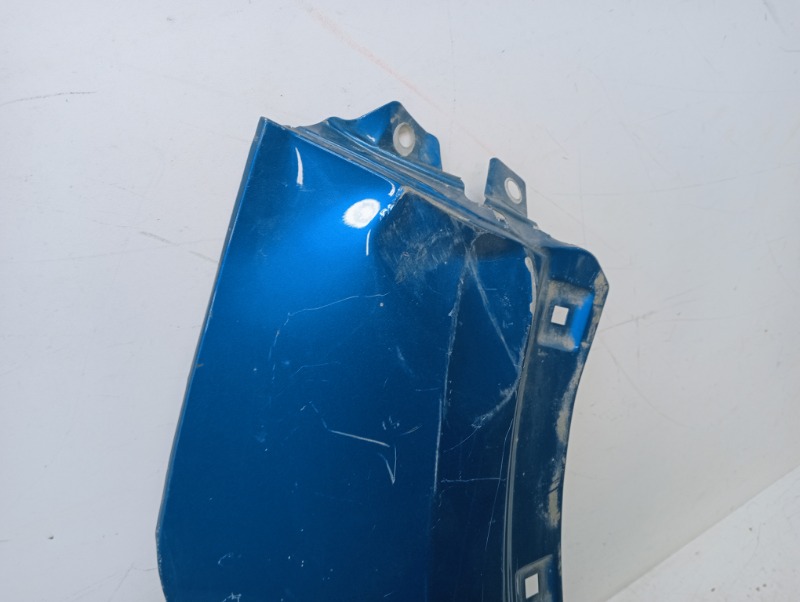 Крыло переднее правое