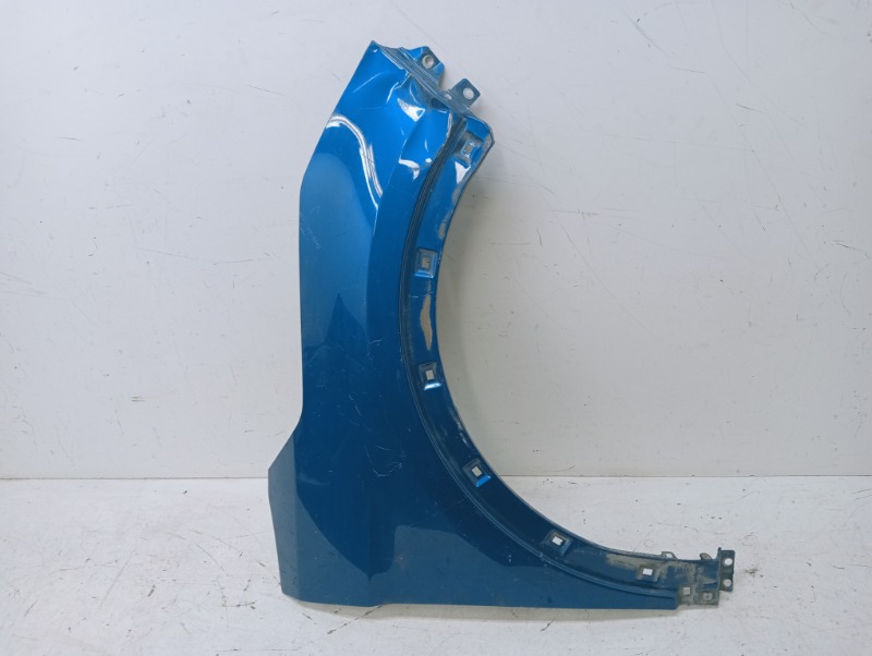 Крыло переднее правое