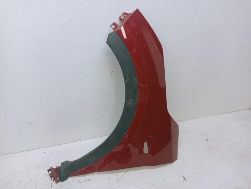 Крыло переднее левое