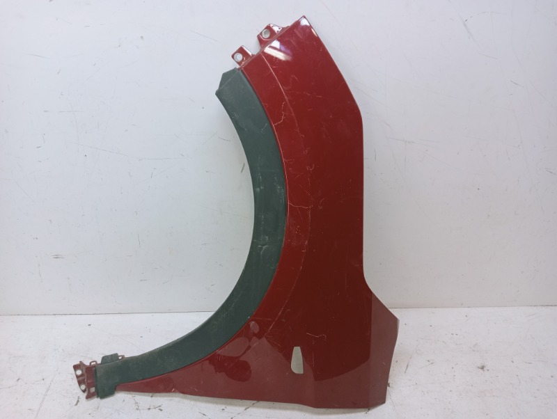 Крыло переднее левое