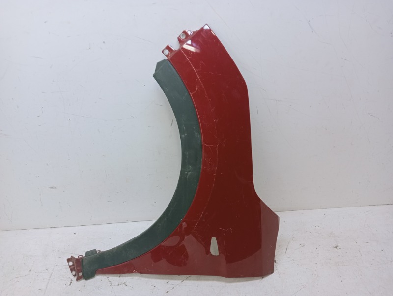 Крыло переднее левое