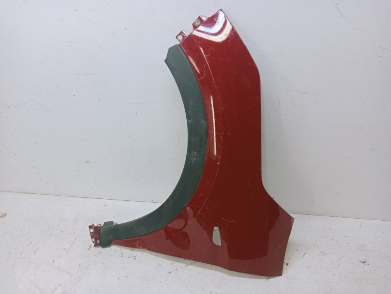 Крыло переднее левое