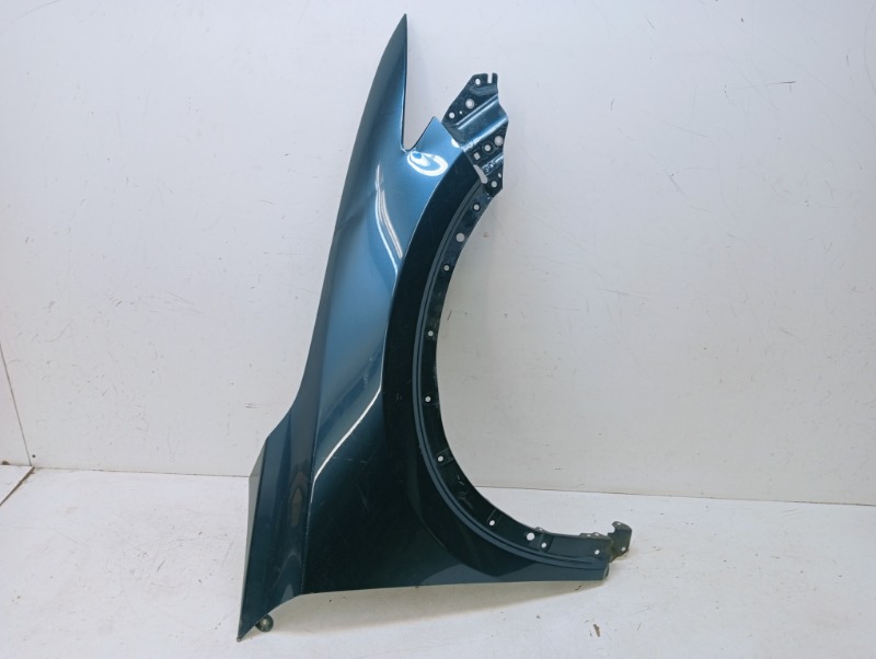 Крыло переднее правое