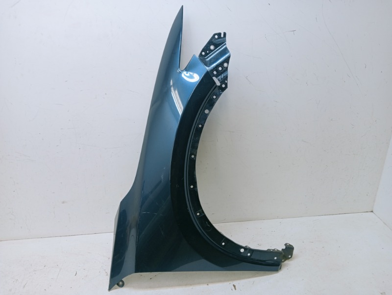 Крыло переднее правое