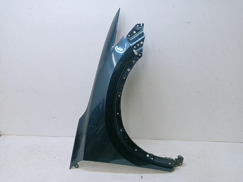 Крыло переднее правое