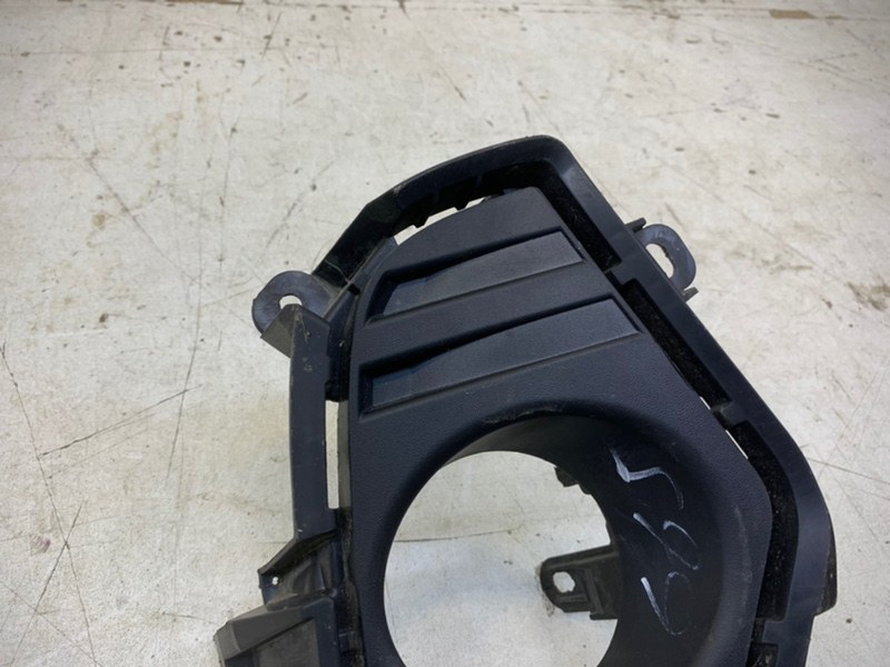 Рамка противотуманной фары правой