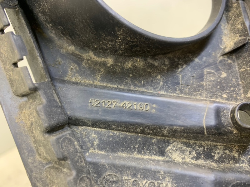 Рамка противотуманной фары правой