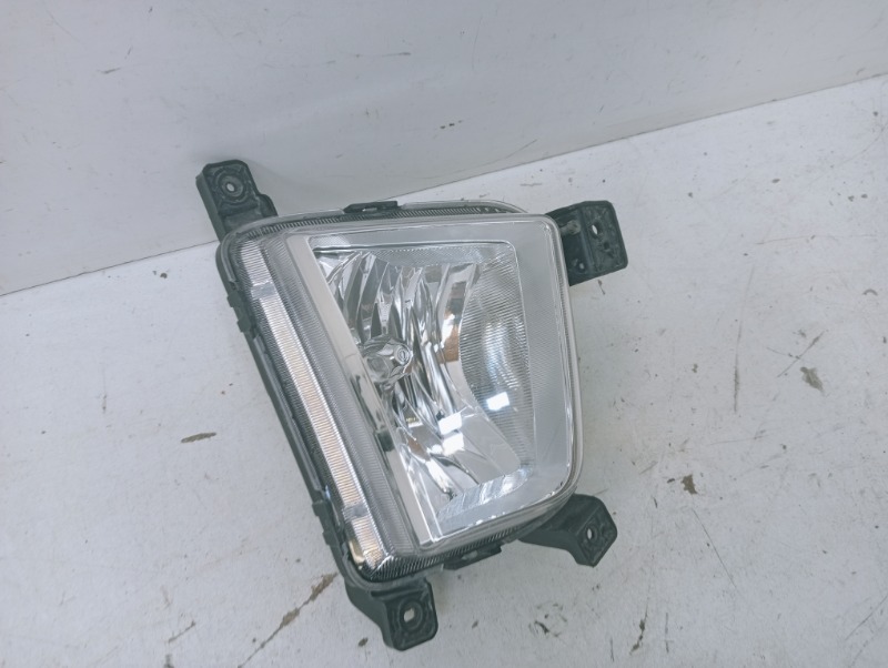 Фара противотуманная правая