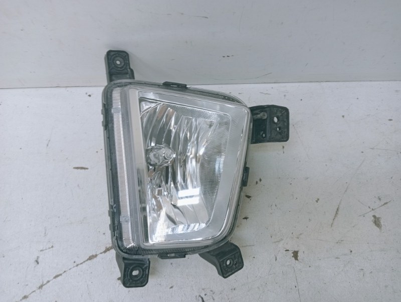 Фара противотуманная правая