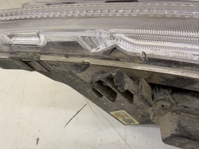 Фара противотуманная левая