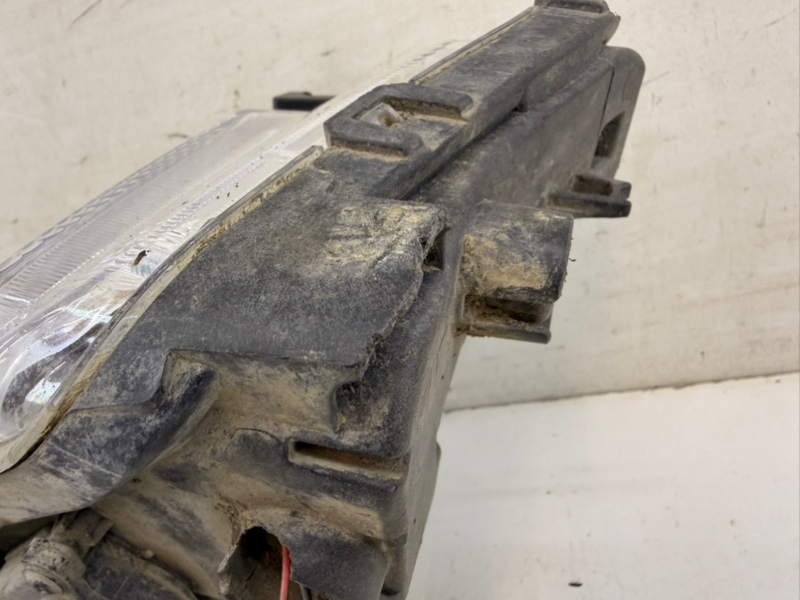 Фара противотуманная левая