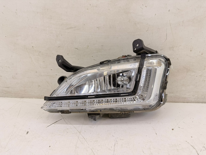 Фара противотуманная левая