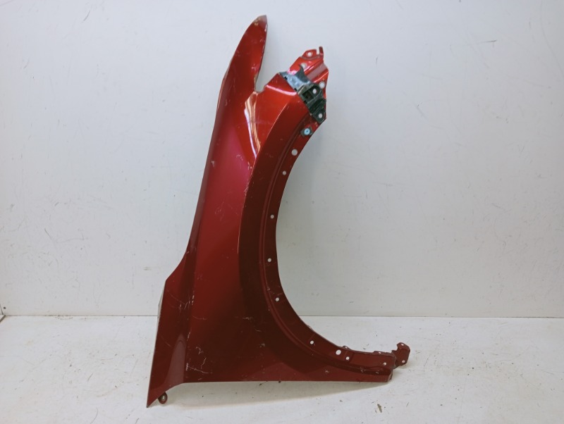 Крыло переднее правое