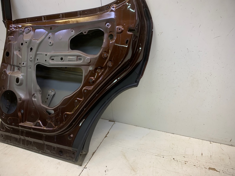 Дверь задняя правая