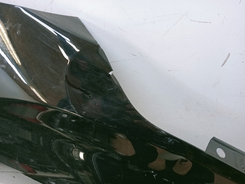 Крыло переднее правое