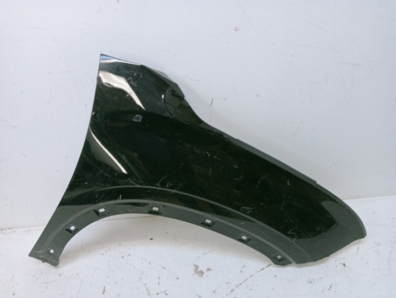 Крыло переднее правое