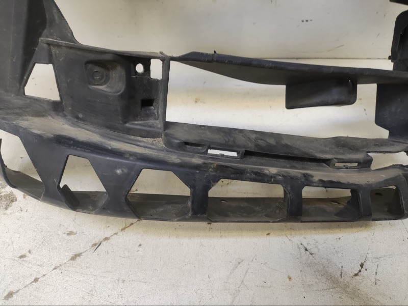 Кронштейн переднего бампера правый