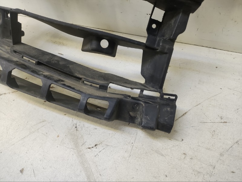 Кронштейн переднего бампера правый