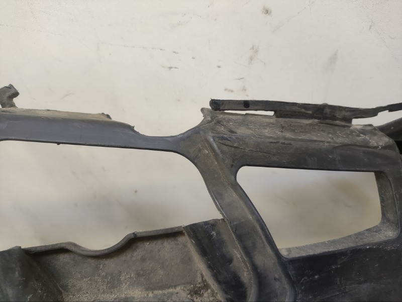 Кронштейн переднего бампера правый