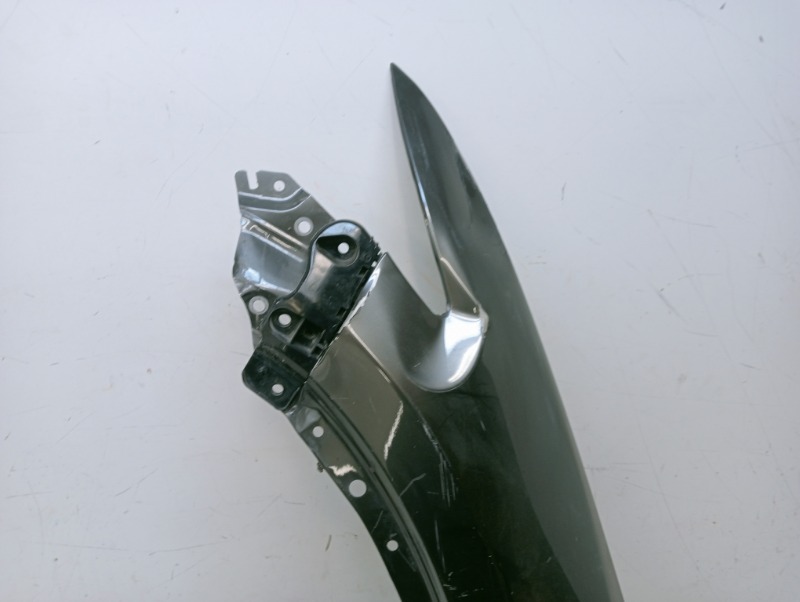 Крыло переднее левое