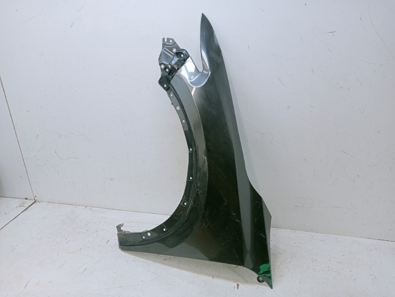 Крыло переднее левое