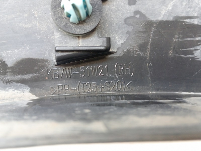 Накладка переднего крыла правого