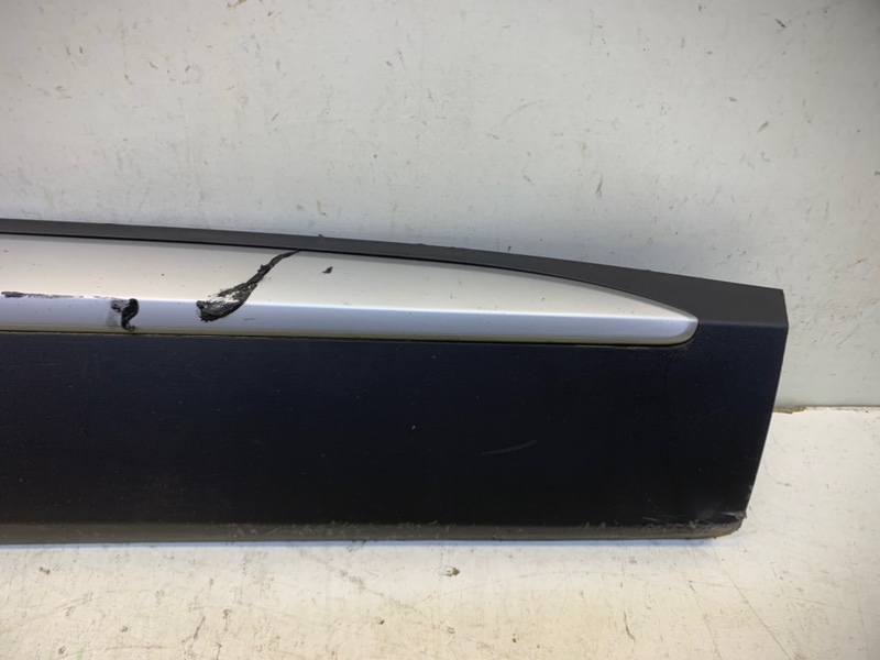 Накладка двери передней правой