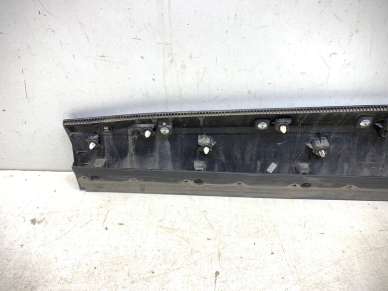 Накладка двери передней правой