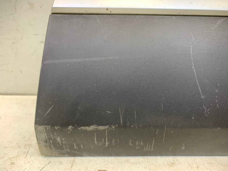 Накладка двери передней правой