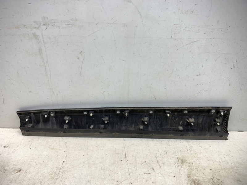 Накладка двери передней правой