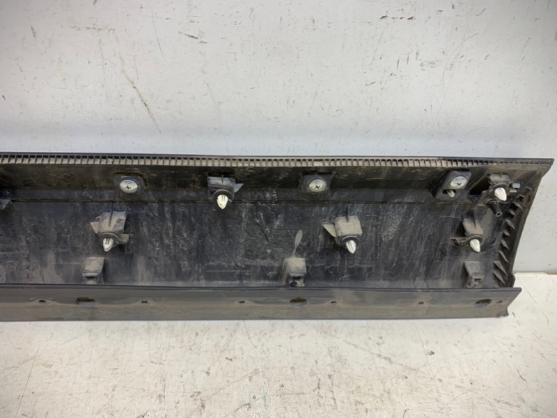 Накладка двери передней правой