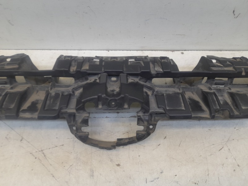 Кронштейн решетки радиатора