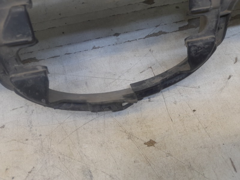 Кронштейн решетки радиатора