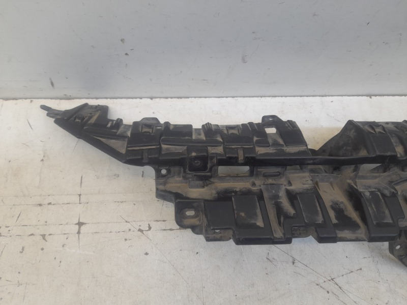 Кронштейн решетки радиатора