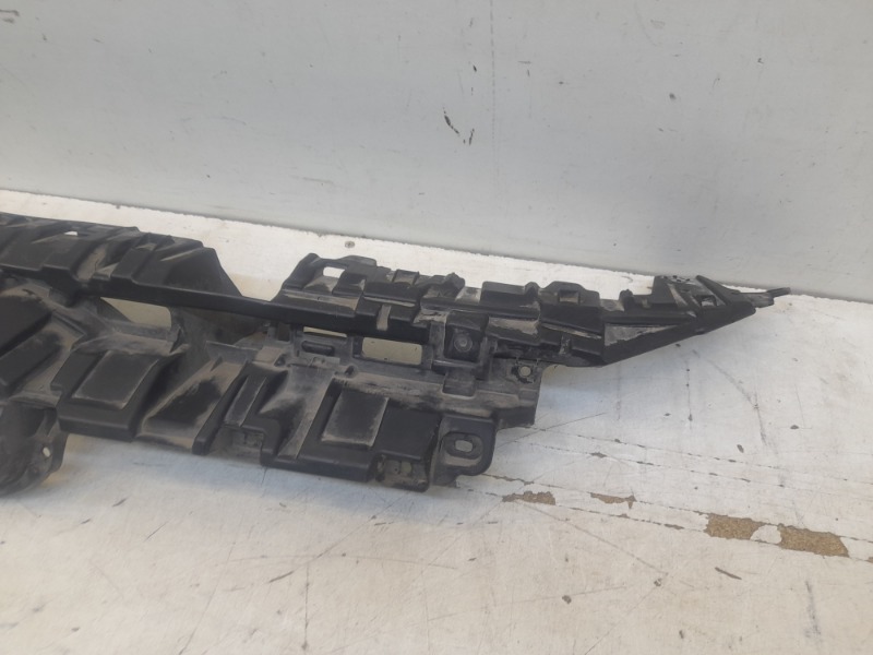 Кронштейн решетки радиатора