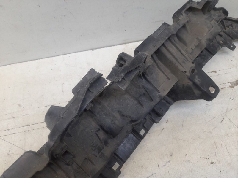 Кронштейн решетки радиатора