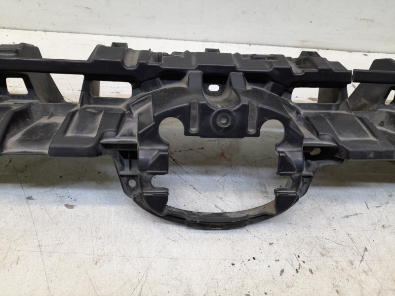 Кронштейн решетки радиатора