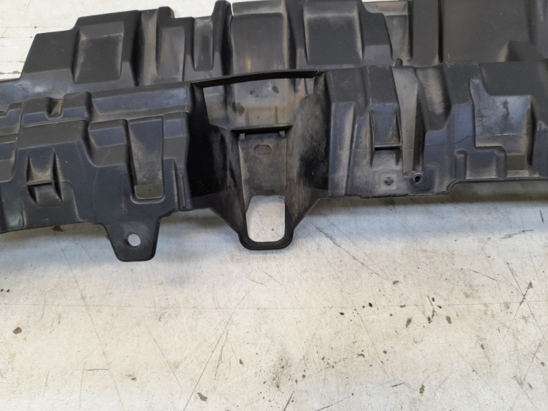 Кронштейн решетки радиатора