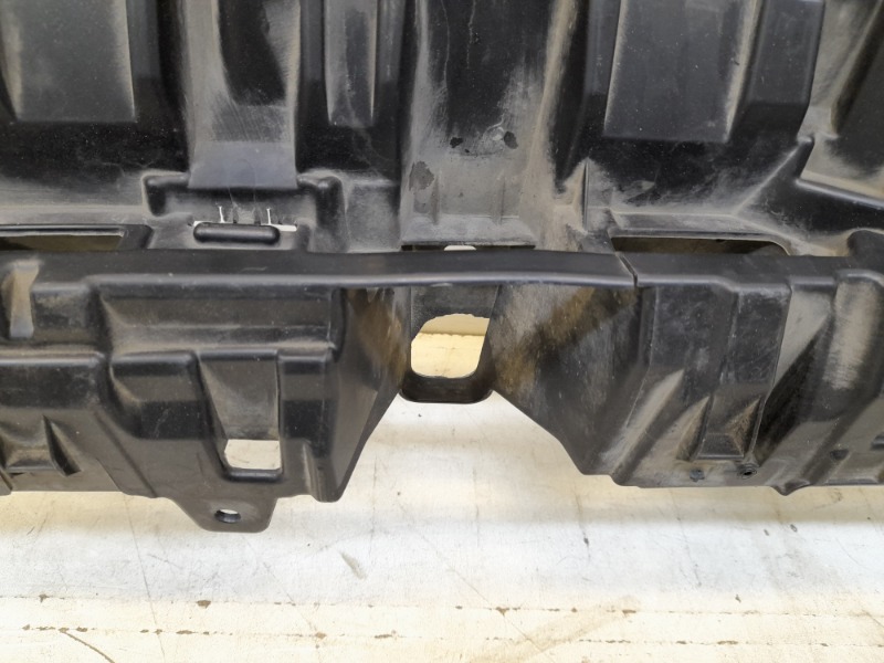 Кронштейн решетки радиатора